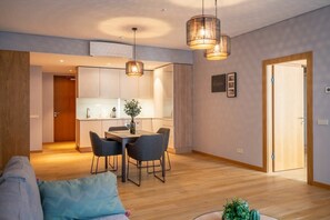 TV - Easyrooms Dzirnavu luxury apartment (Rīga)