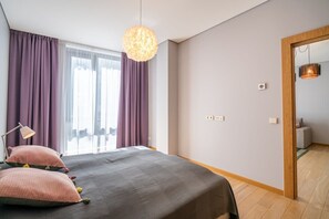 1 bedroom, iron/ironing board, WiFi, bed sheets - Easyrooms Dzirnavu luxury apartment (Rīga)
