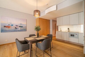 Dining - Easyrooms Dzirnavu luxury apartment (Rīga)