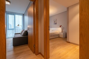 2 makuuhuonetta, silitysrauta/-lauta, vauvan matkasänky, Wi-Fi