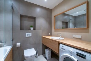 Douche, séchoir à cheveux, serviettes fournies