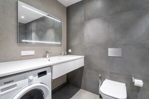 Douche, sèche-cheveux