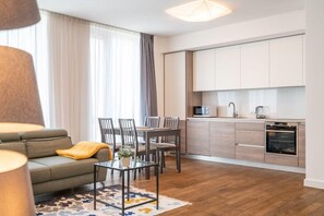 TV, offices - Bright stylish two bedroom (Rīga)