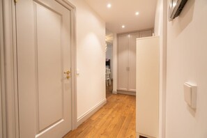 Interior - Easyrooms Dzirnavu Su (Rīga)