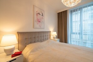 1 habitación, tabla de planchar con plancha, cuna de viaje y wifi 