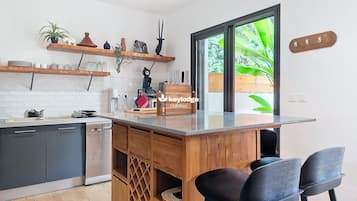 Kühlschrank, Mikrowelle, Ofen, Geschirrspüler