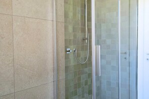 Shower, towels