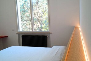 3 bedrooms, bed sheets