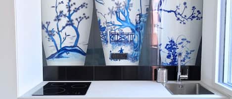 Een koelkast, een oven, een vaatwasser