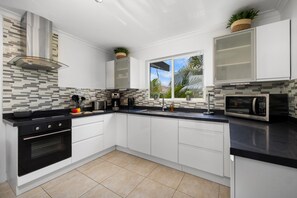 Villa | 3 bedrooms - Charming Home With Big Outdoors Pool in Noord (Noord)