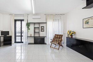 Apartemen, balkon | Area keluarga | Televisi 35-inci dengan saluran TV digital