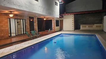 9 outdoor pools