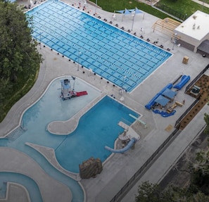 Pool - 5 minutes from campus. Stunning large home in beautiful neighborhood.  (Boulder)