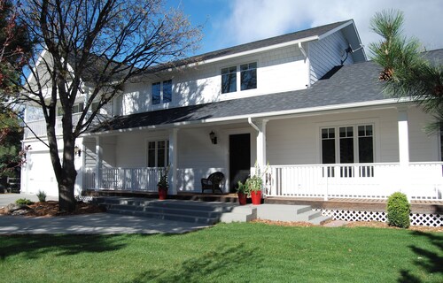 5 minutes from campus. Stunning large home in beautiful neighborhood. 
