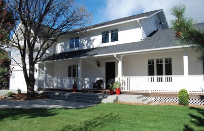 5 minutes from campus. Stunning large home in beautiful neighborhood.