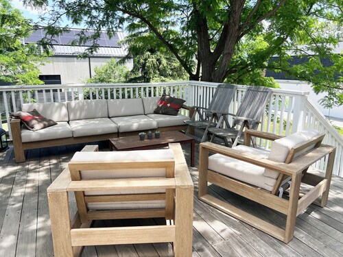 5 minutes from campus. Stunning large home in beautiful neighborhood. 