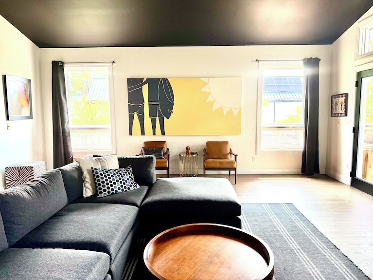 5 Minutes From Campus. Stunning Large Home In Beautiful Neighborhood. - Boulder, CO