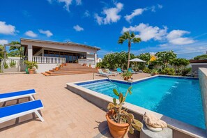 4 bedrooms - Spacious 4BR Villa Private Pool Cozy Location (Oranjestad)