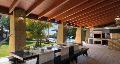 With pool, garden and barbecue - Vila Esperança