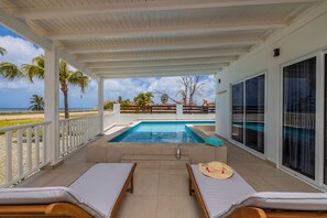 3 bedrooms - Secluded Beachfront Gem Pool Patio View BBQ (Savaneta)