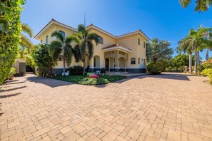 Villa | 5 bedrooms - Ocean View 5BR Villa Steps to Beach Privatepool (Noord)