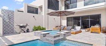 NEW Lux 4BR Villa w Private Pool Walk to Beach