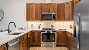 Fridge, microwave, oven, stovetop