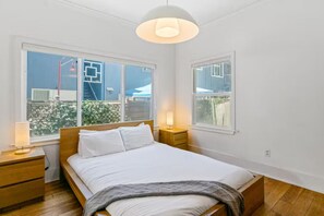 2 habitaciones, escritorio, tabla de planchar con plancha y wifi gratis 