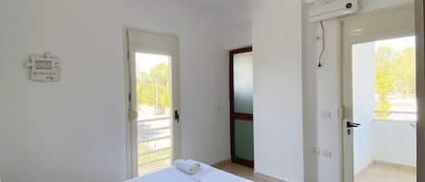 2 Schlafzimmer, italienische Bettbezüge von Frette