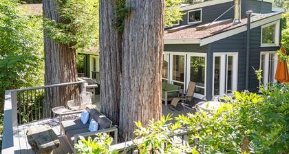 True North: Riverfront 3 Bed 2.5 Bath, Hot Tub, Private Beach, Boats, + Pets OK