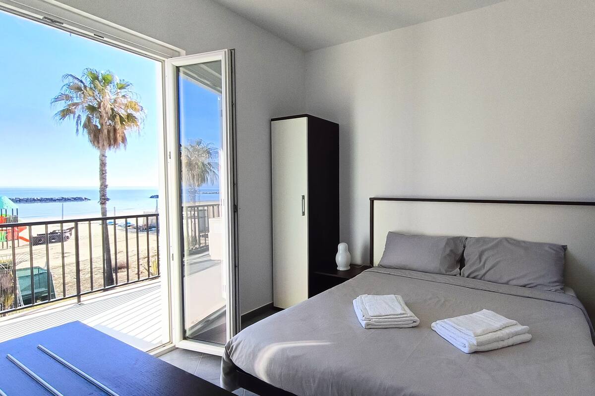 Căn hộ Tiêu chuẩn, ban công, quang cảnh bãi biển | Két bảo mật tại phòng, màn/rèm cản sáng