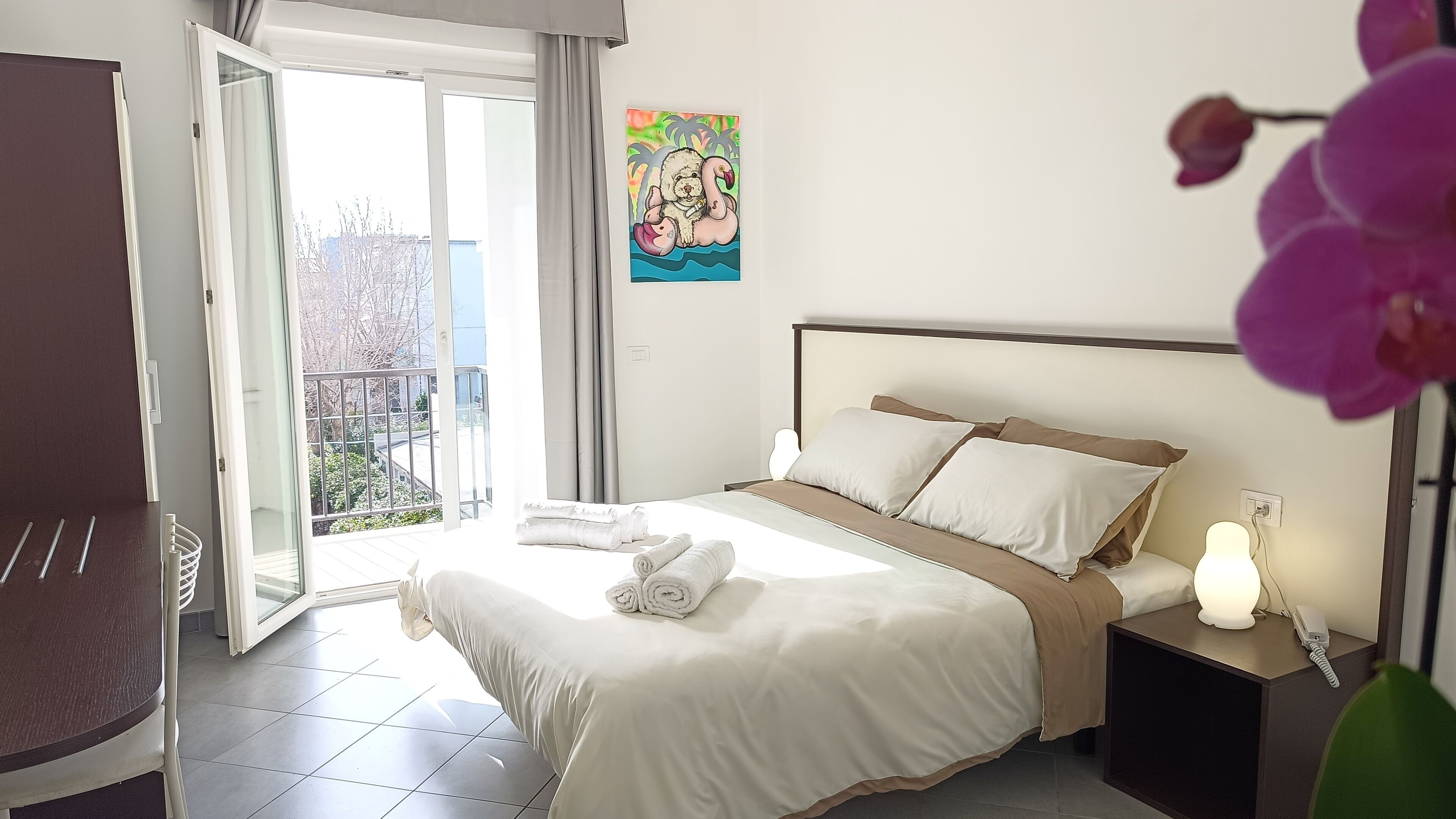 ห้องดับเบิลหรือทวิน, อุปกรณ์ช่วยการเคล ื่อนไหว, วิวชายหาด | ตู้นิรภัยในห้องพัก, ผ้าม่านกันแสง, Wi-Fi ฟรี