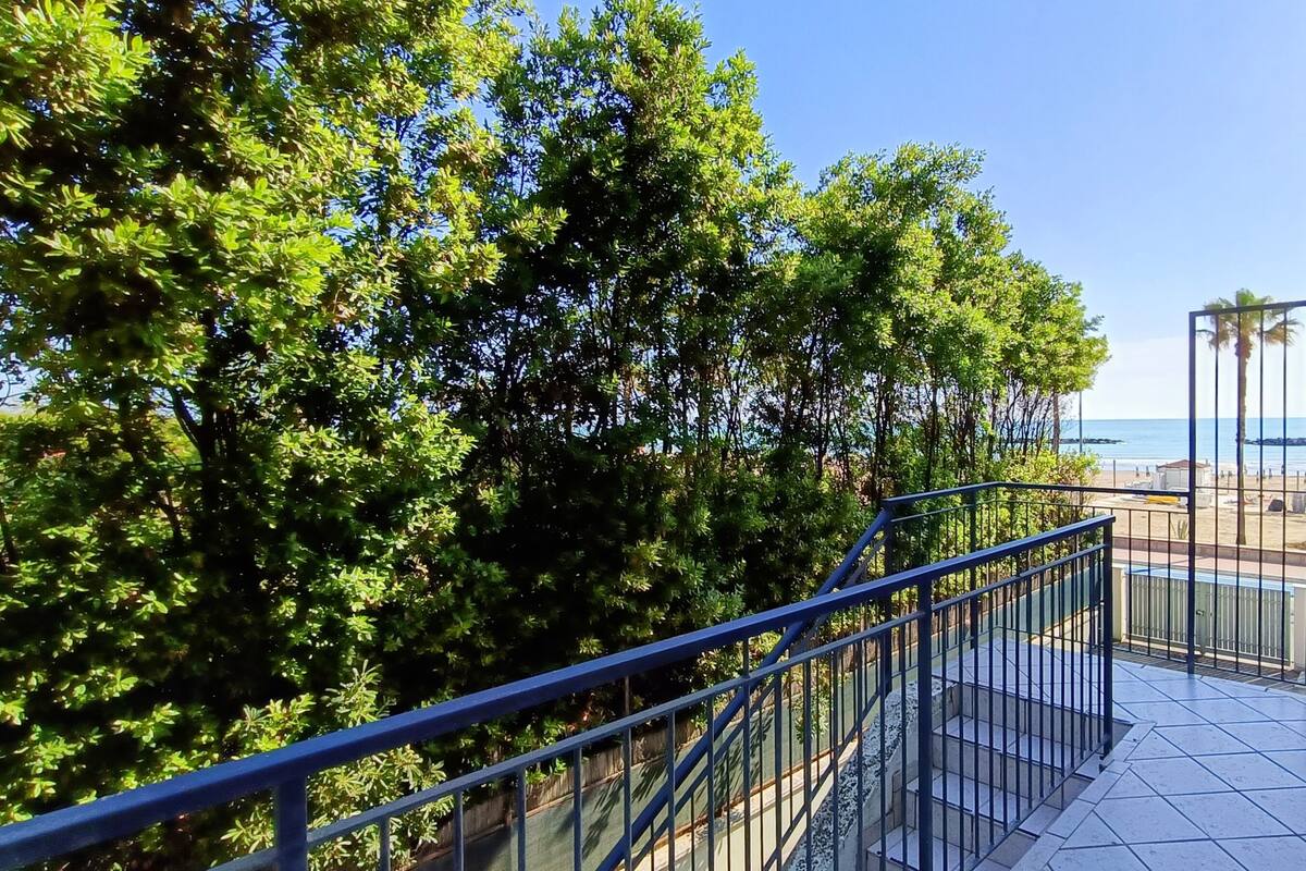 Apartment, Partial Sea View | In-room safe, blackout drapes, WiFi (free)