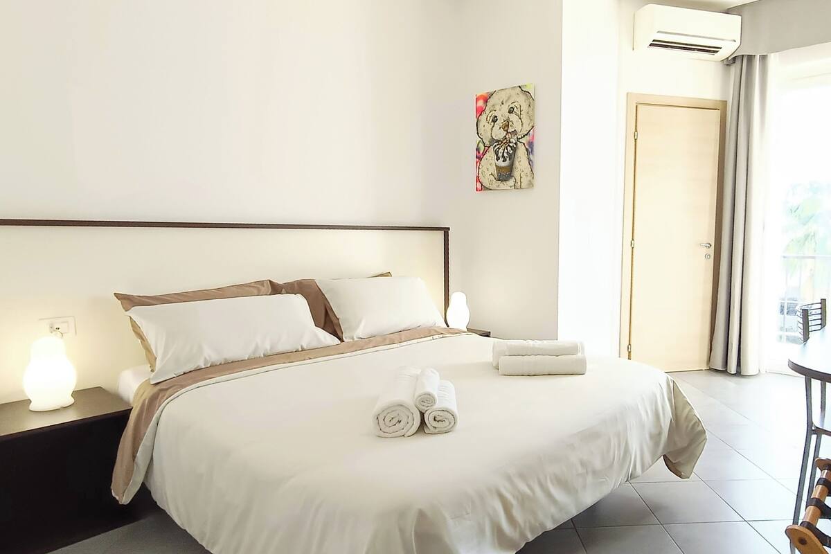 Double Room Single Use, Balcony, Partial Sea View | In-room safe, blackout drapes, WiFi (free)