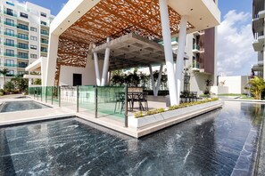 Outdoor dining - Condo Akul. Comfortable, Cozy, spacious, 5 stars 7 minutes from beach and 5ta (Playa del Carmen)