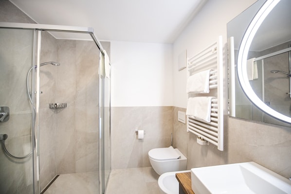 Shower, towels