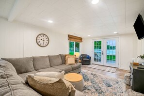 Smart TV - Twilight Cove: Crisp Air, Colorful Leaves & Lakeside Tranquility (Trufant)