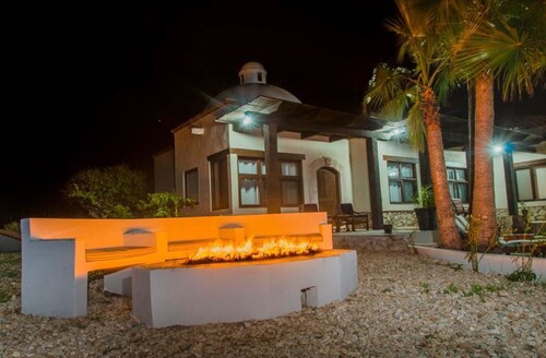 RANCHO LAS MARGARITAS Stunning house just a min away from the beach. 