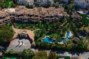Exterior - Modern apt. in Puerto Banús with garden, pool & near the beach, Marbella (Nueva Andalucía)