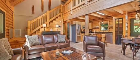 Una Smart TV, una chimenea, videojuegos, una mesa de tenis de mesa