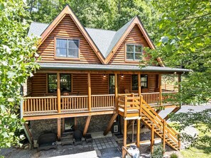 Exterior - Hot Tub, Fiber-optic WiFi, Pool Table, Playground, EV charger. Cozy Log Cabin. (Waynesville)