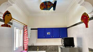 Oven, stovetop, dishwasher, coffee/tea maker