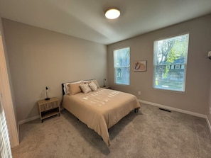 3 bedrooms, WiFi - Unwind in Style at Fargo's Hidden Gem! #102 (Fargo)