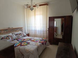 1 bedroom, desk, iron/ironing board, free WiFi