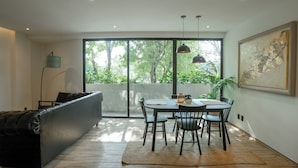 Deluxe Apartment, City View | Dining room - Cómodo departamento 2B (Mexico City)