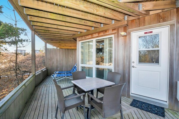 Terrace/patio - Ocean Colony Beach and Tennis Club (Amagansett)