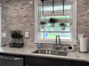 Fridge, oven, stovetop, dishwasher - Walk to the Beach, Minutes to Horse Shows - Creekside Cottage (Acme)