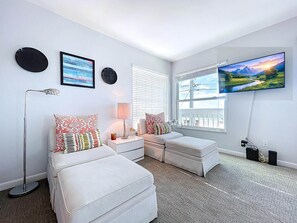 Living area - Gulfside Cottage w/ Swim Spa on Beach (Treasure Island)