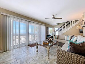 Living area - Gulfside Cottage w/ Swim Spa on Beach (Treasure Island)