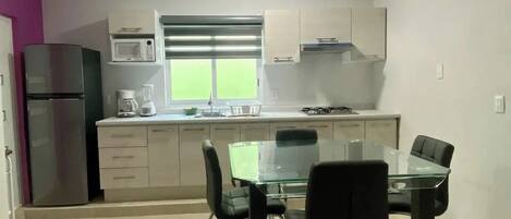 Appartement, plusieurs lits, cuisine, dans la tour | Salle à manger